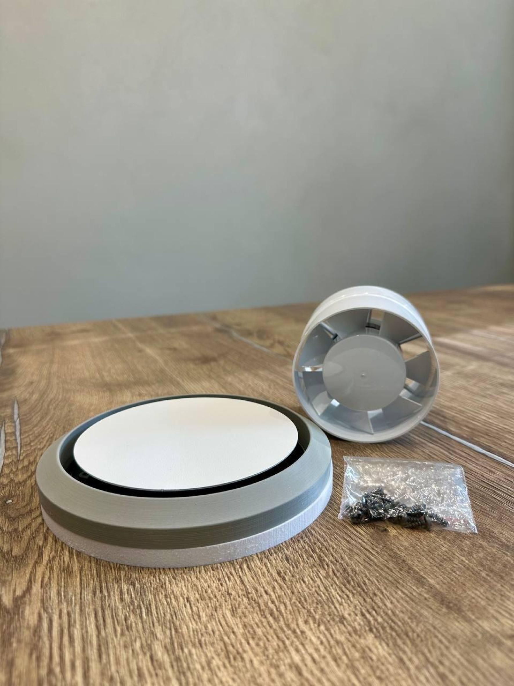 Решетка прямая теневая на магнитах с вентилятором ЭРА 