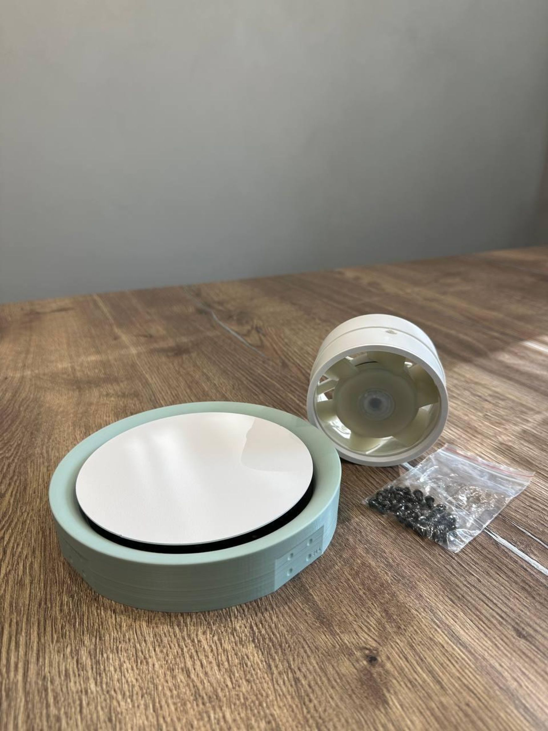 Решетка радиусная теневая на магнитах с ультратонким вентилятором MMotors и соединителем 