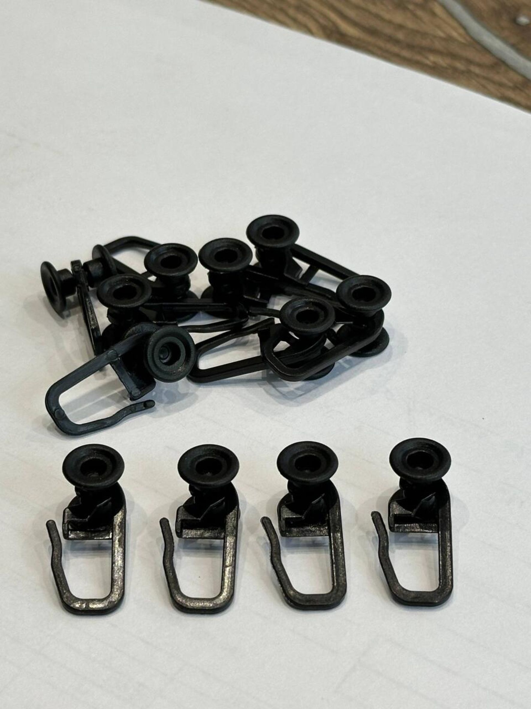 Крючки черные для Карниза ПВХ (Ч) (100 шт.)