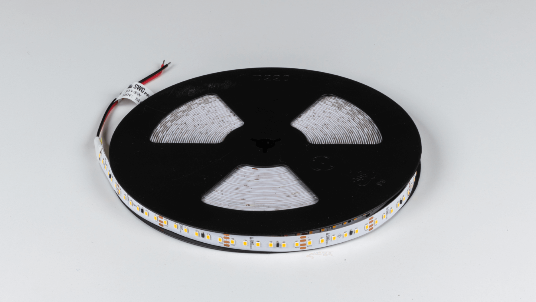 Светодиодная лента LEDS POWER 2835 192\м (18Вт\м) 24В нейтральная, серия ПРО140