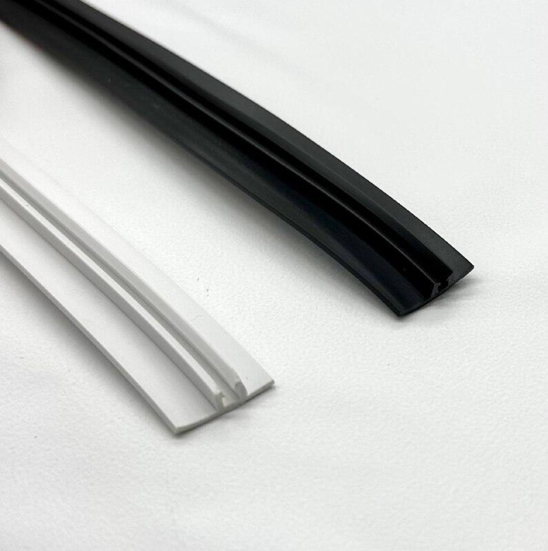 Вставка универсальная черная