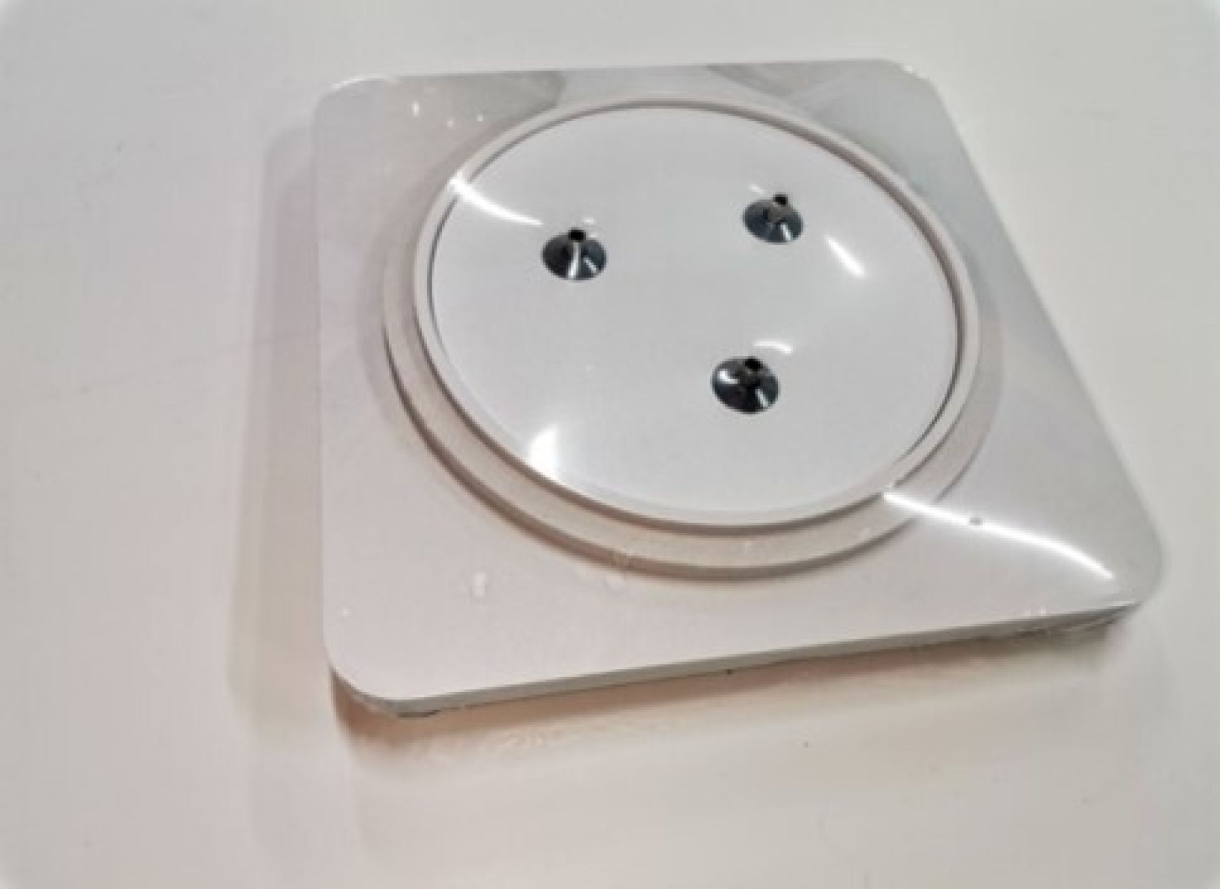 Тройное утопленное крепление для тросиковой люстры 120мм, белое