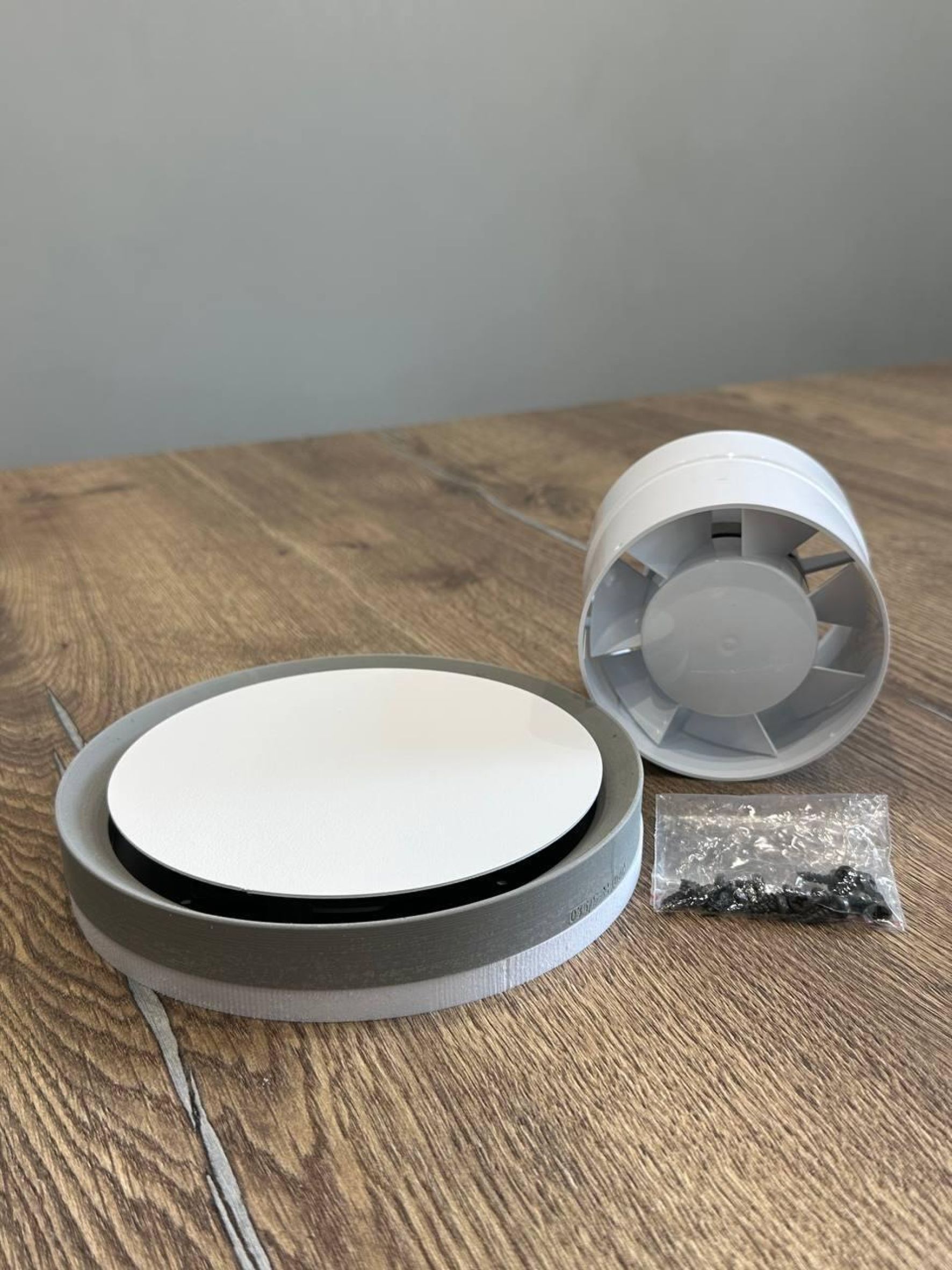 Решетка радиусная теневая на магнитах с вентилятором ЭРА 